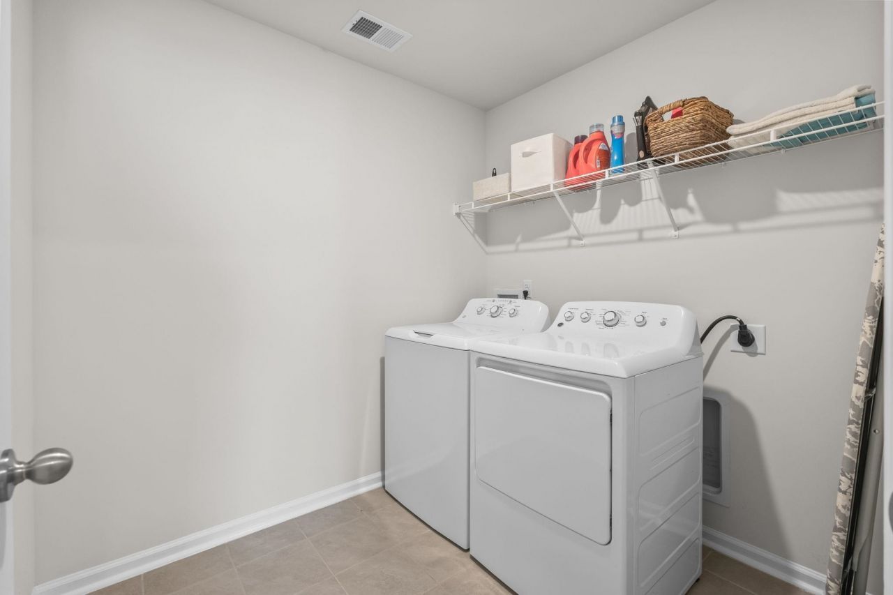 2695 Pegasus Place Photo 33