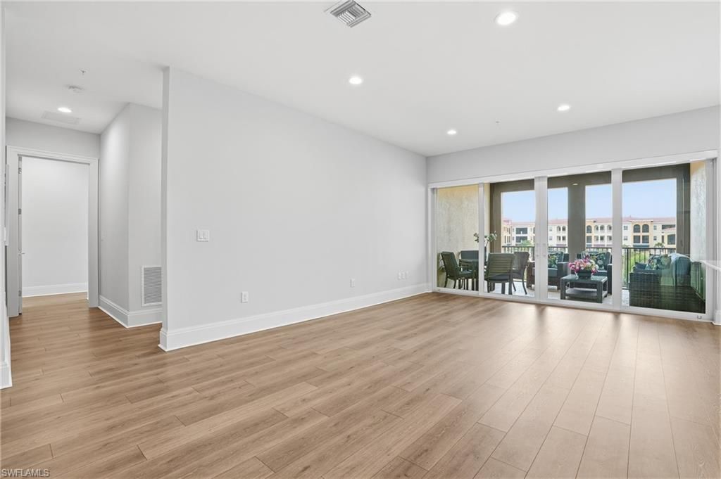 21490 Strada Nuova Cir, Unit 307, Estero, FL 33928 Photo