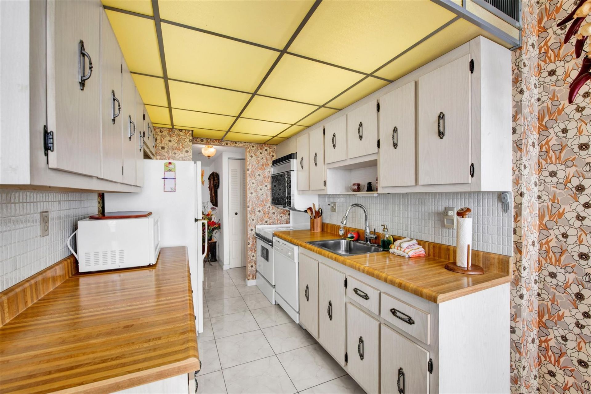 301 174th Street, Unit 2202, Sunny Isles Beach, FL 33160 Photo