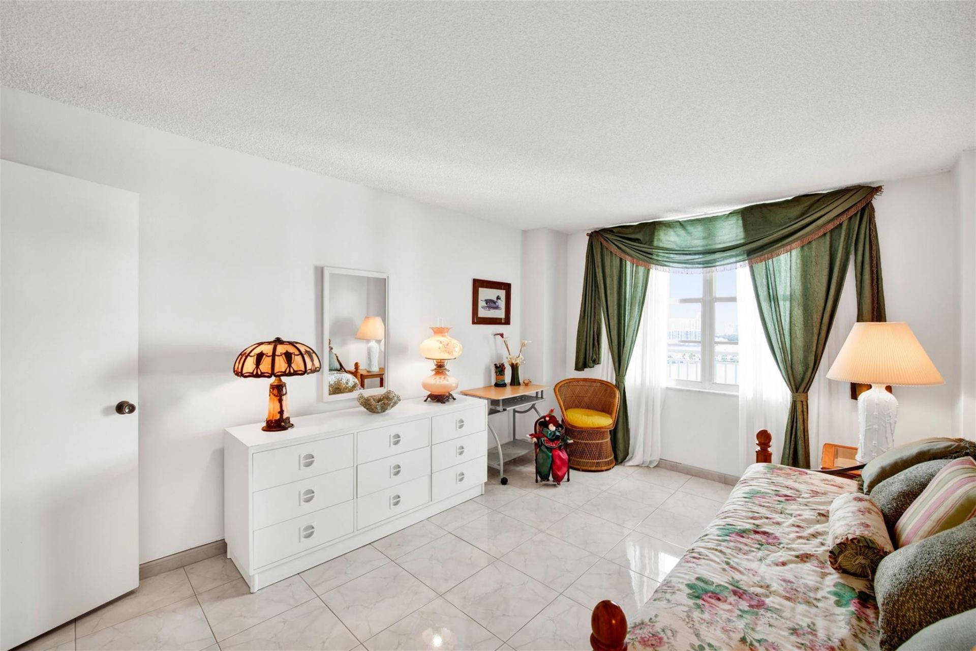 301 174th Street, Unit 2202, Sunny Isles Beach, FL 33160 Photo