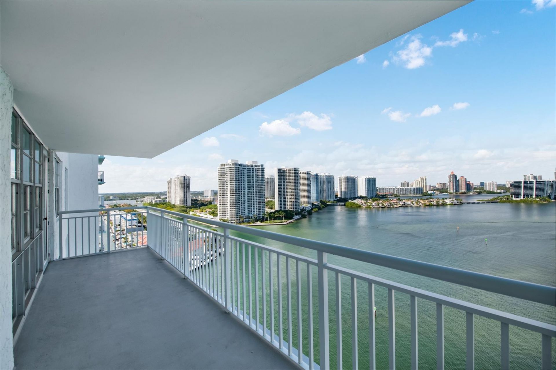 301 174th Street, Unit 2202, Sunny Isles Beach, FL 33160 Photo