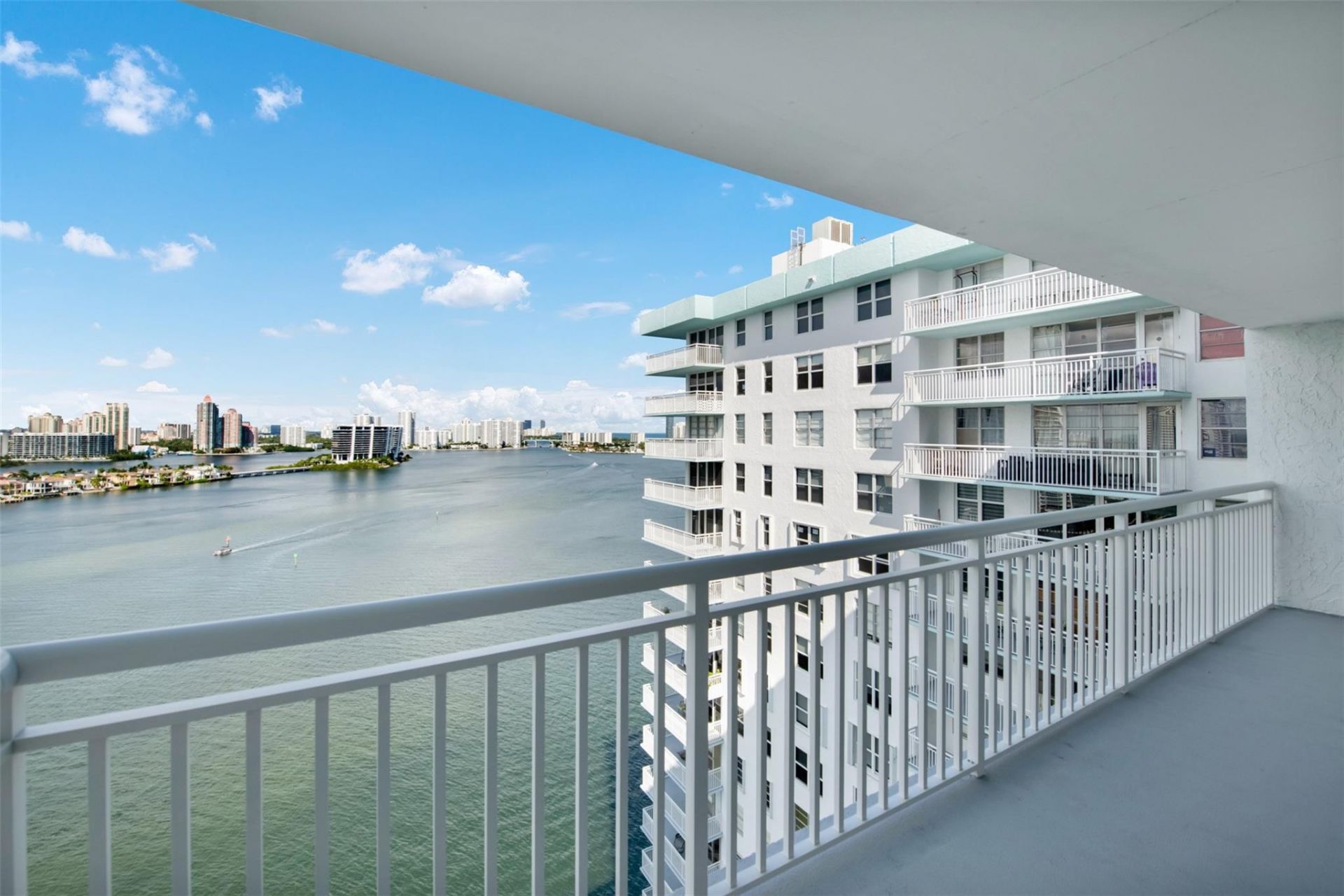 301 174th Street, Unit 2202, Sunny Isles Beach, FL 33160 Photo