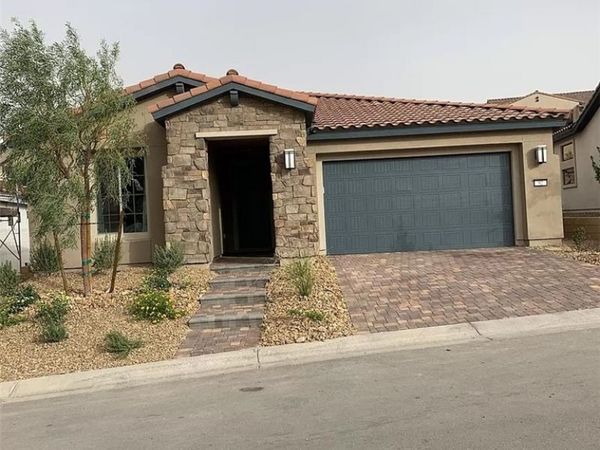 92 Lake Oasis Street, Henderson, NV 89011