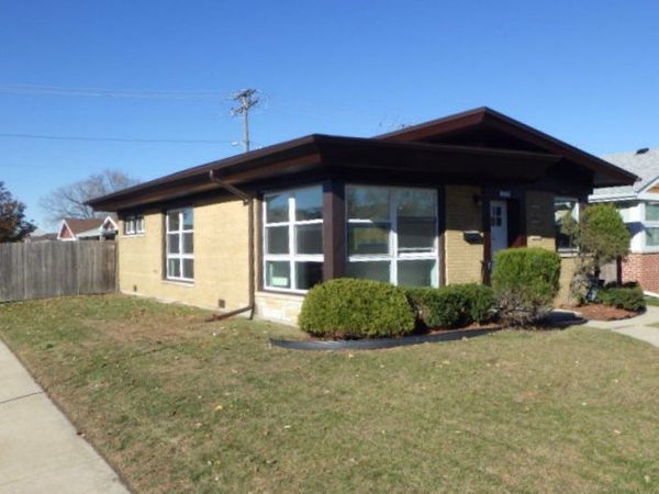 10226 S California Avenue, Evergreen Park, IL 60805