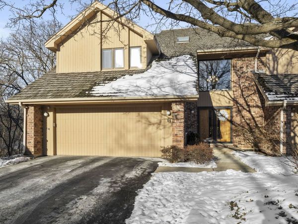 46 Oak Creek Drive, Burr Ridge, IL 60527