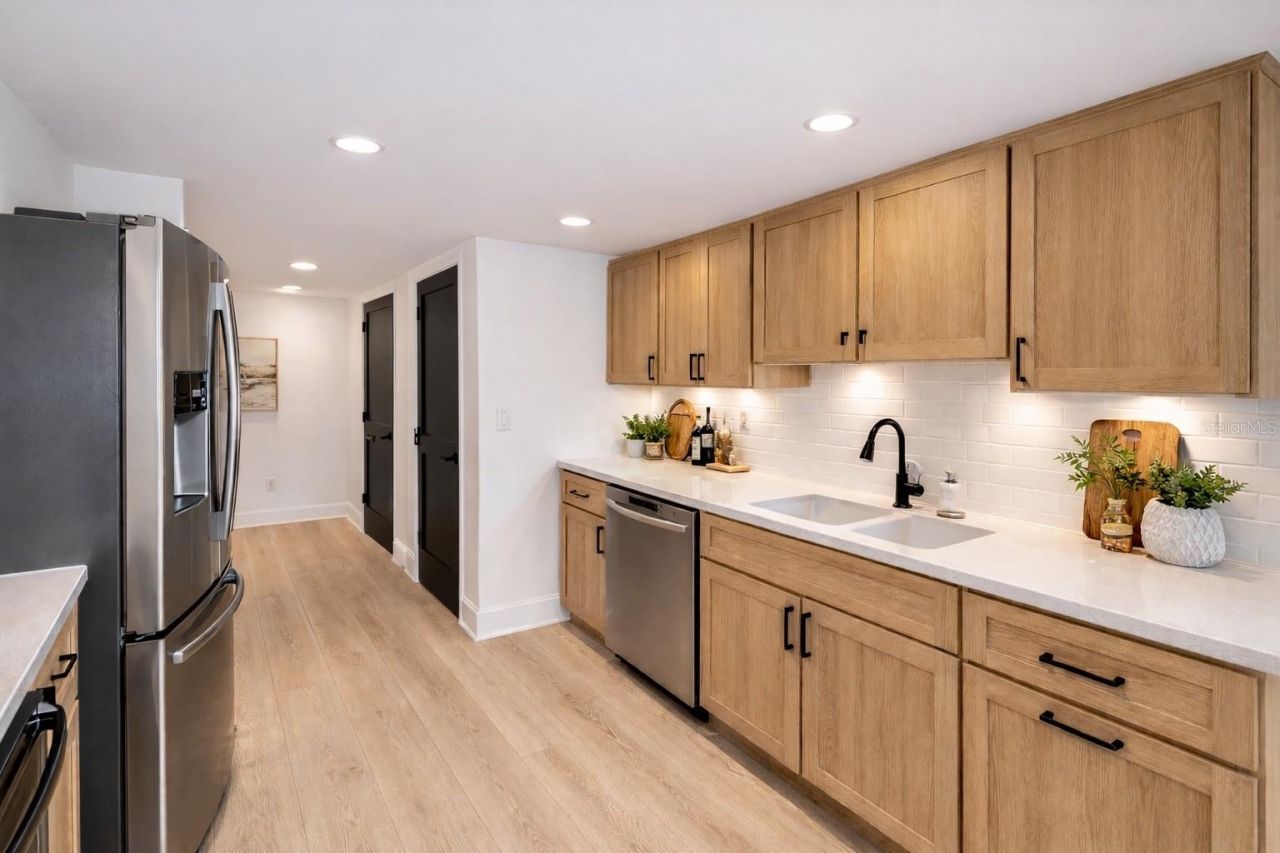 1111 N Gulfstream Avenue, Unit 8D, Sarasota, FL 34236 Photo