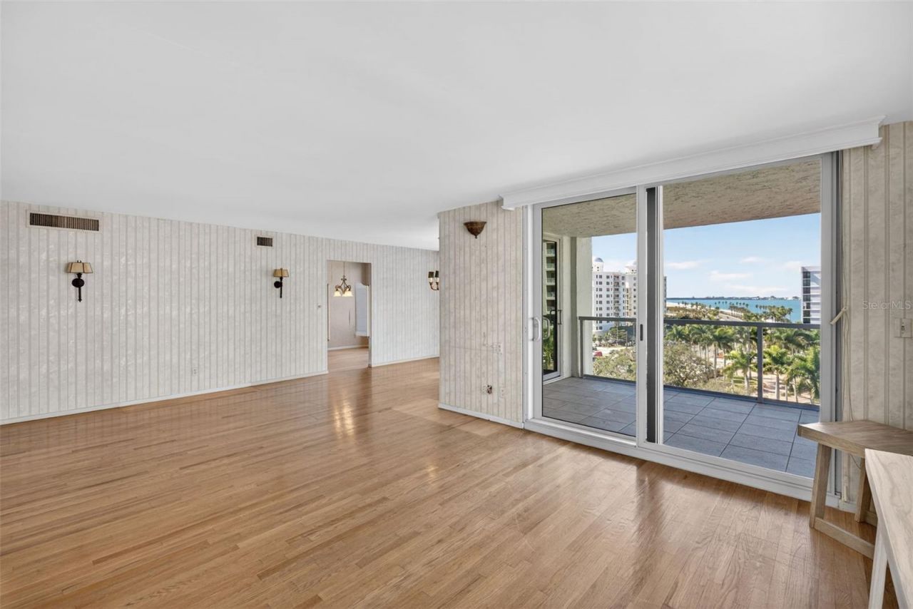 1111 N Gulfstream Avenue, Unit 8D, Sarasota, FL 34236 Photo