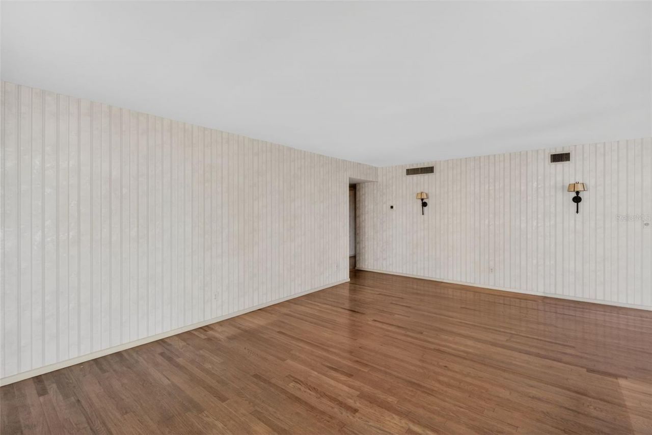 1111 N Gulfstream Avenue, Unit 8D, Sarasota, FL 34236 Photo