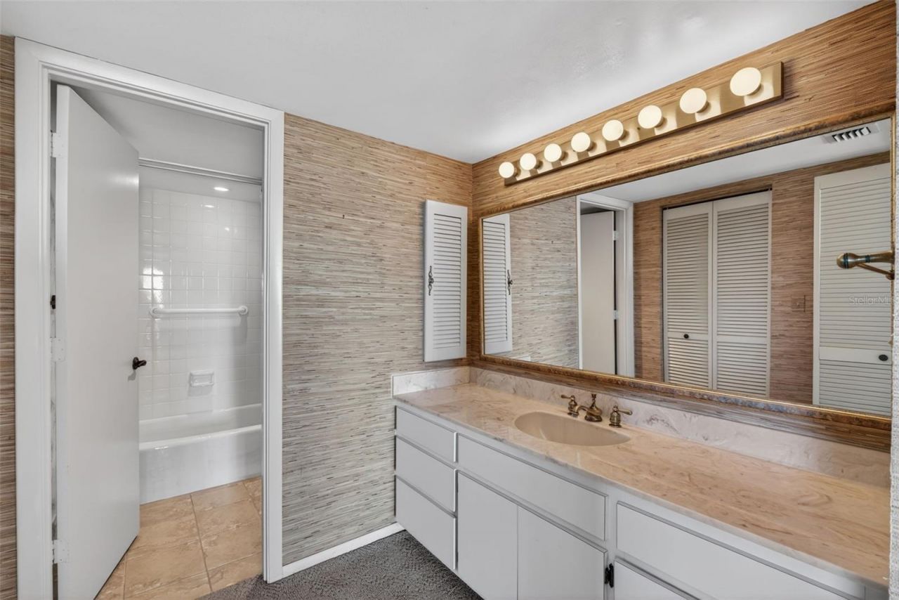 1111 N Gulfstream Avenue, Unit 8D, Sarasota, FL 34236 Photo