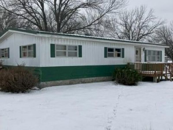 323 Locust Street, Mound City, KS 66056