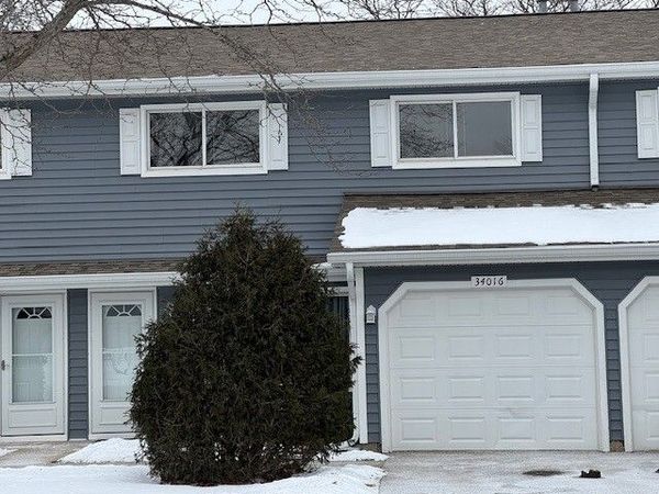 34016 N White Oak Lane, Unit 34016, Gurnee, IL 60031