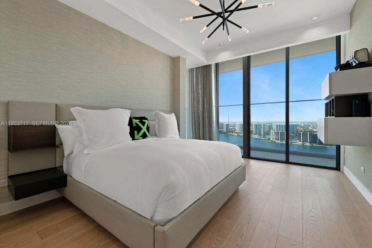 18501 Collins Ave , Unit 3704, Sunny Isles Beach, FL 33160 Photo