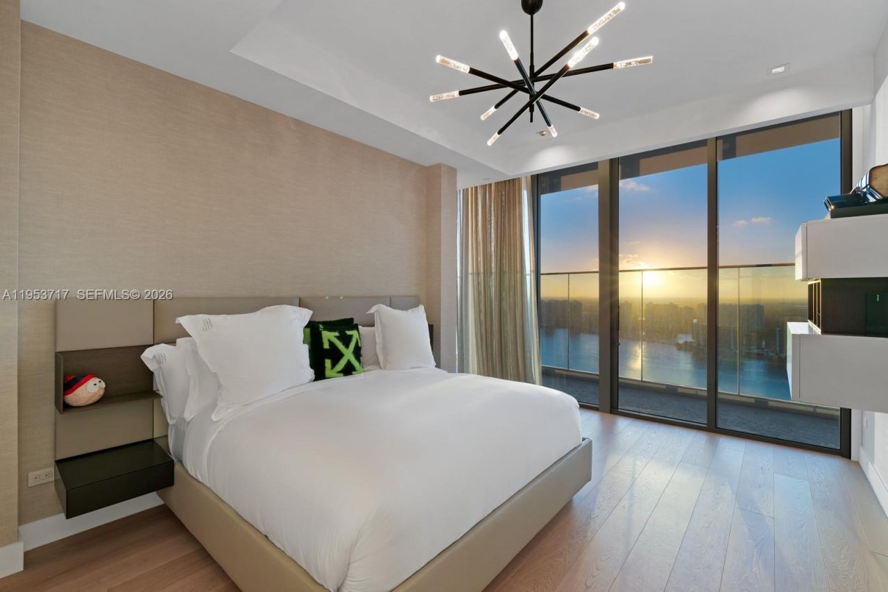 18501 Collins Ave , Unit 3704, Sunny Isles Beach, FL 33160 Photo