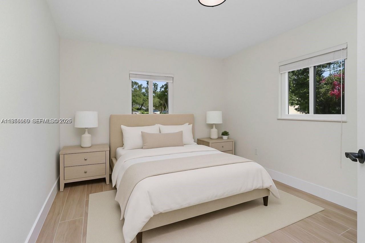 990 NE 159th St, North Miami Beach, FL 33162 Photo