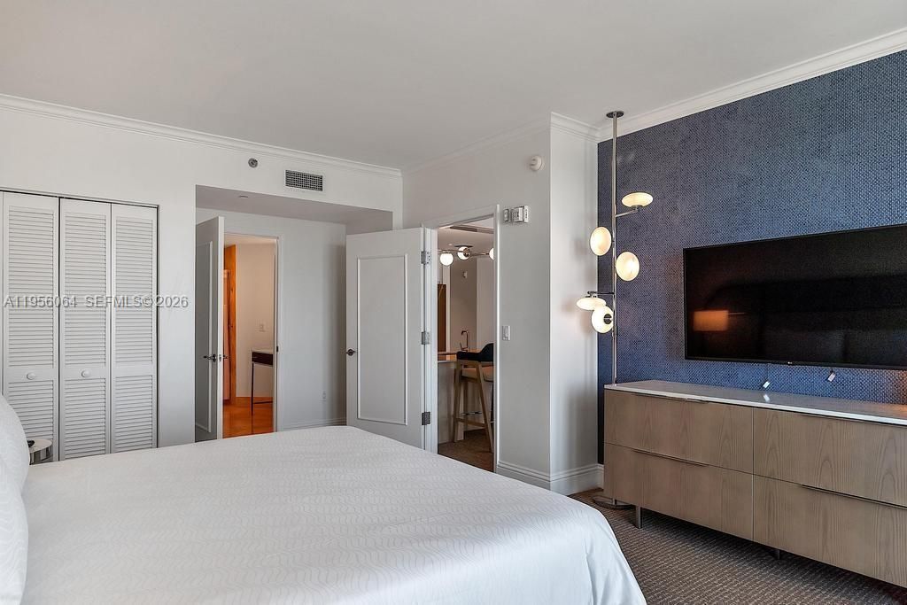 4401 Collins Ave , Unit 1712, Miami Beach, FL 33140 Photo