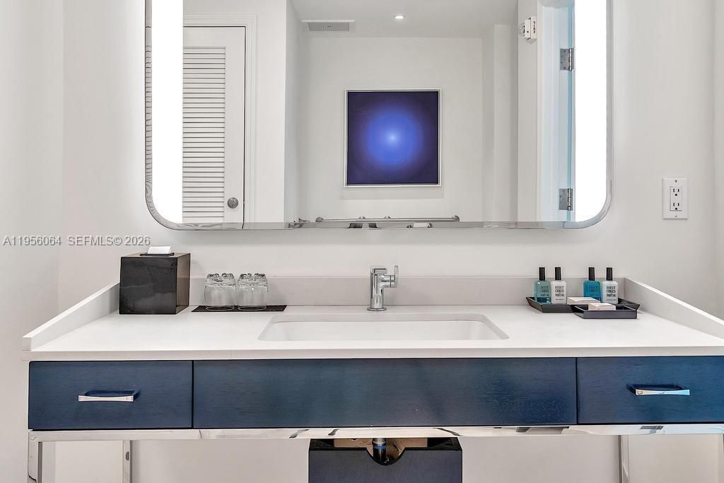 4401 Collins Ave , Unit 1712, Miami Beach, FL 33140 Photo