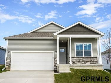 11952 S 114th Avenue, Papillion, NE 68046