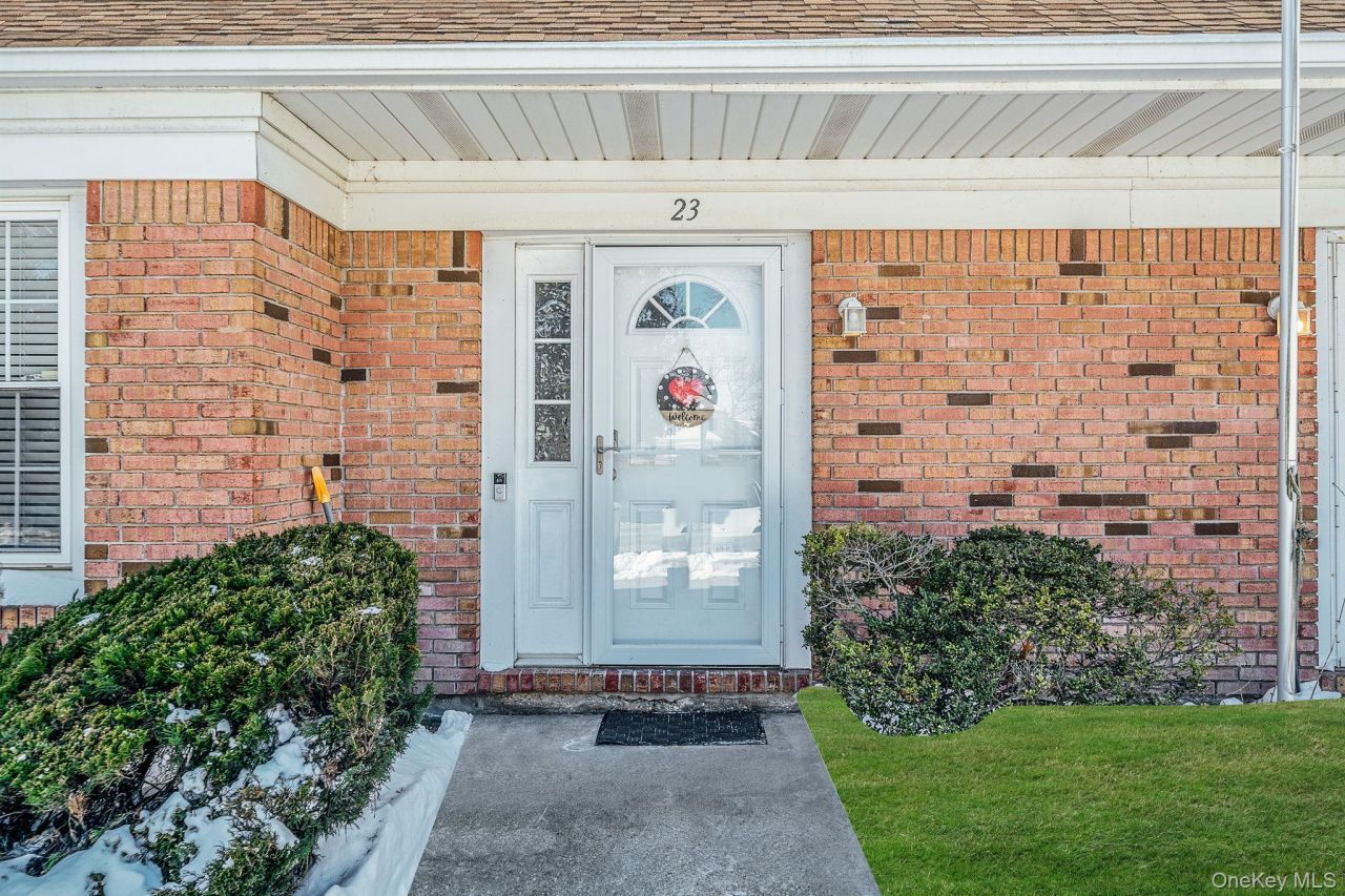 23 Gazebo Lane, Holtsville, NY 11742 Main Photo
