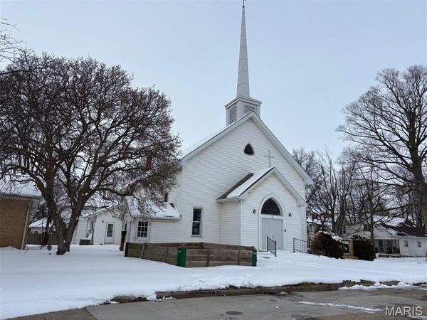 221 E Union Street , Nokomis, IL 62075