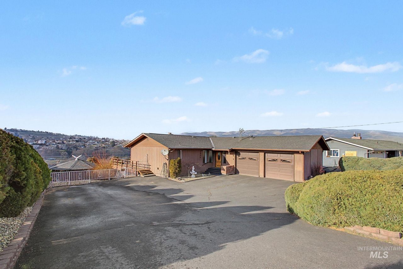 3024 Meadowlark Drive, Lewiston, ID 83501 Main Photo