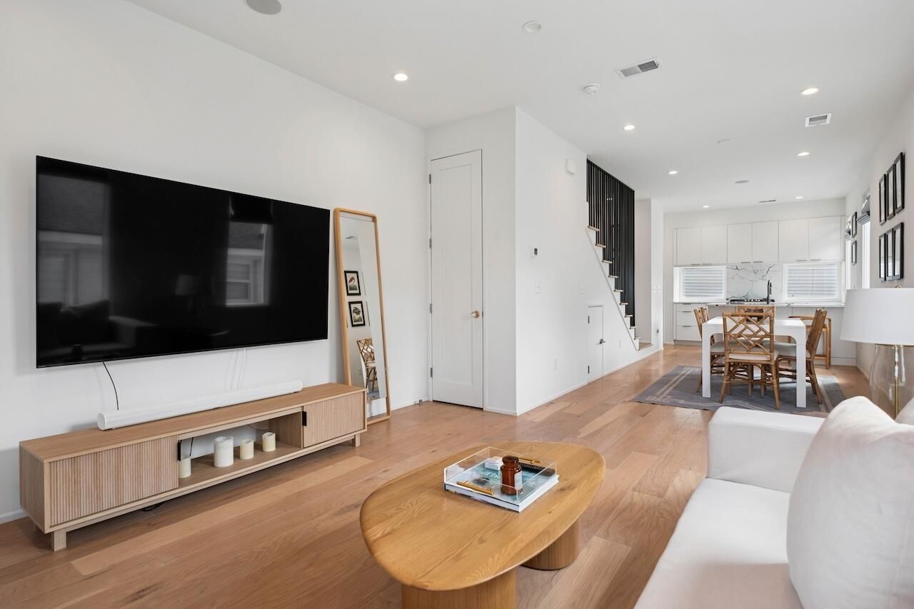 199 Fishburne Street Photo 4