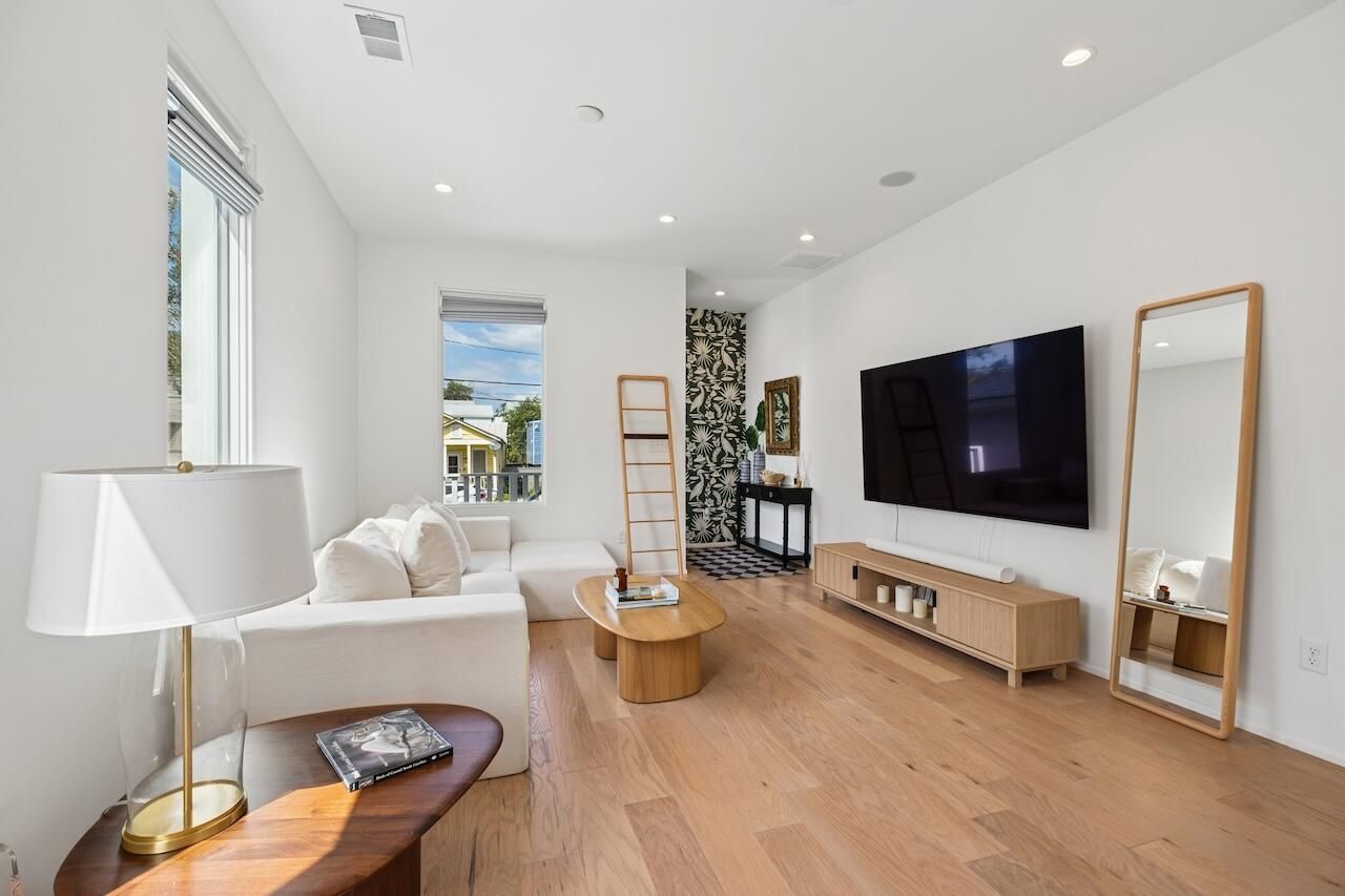 199 Fishburne Street Photo 6