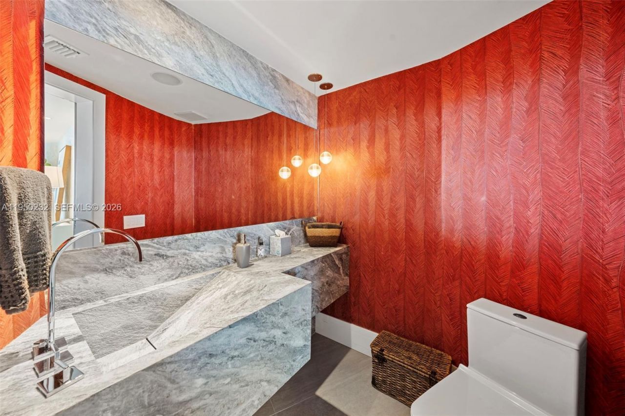 1000 S Pointe Dr, Unit 2802, Miami Beach, FL 33139 Photo