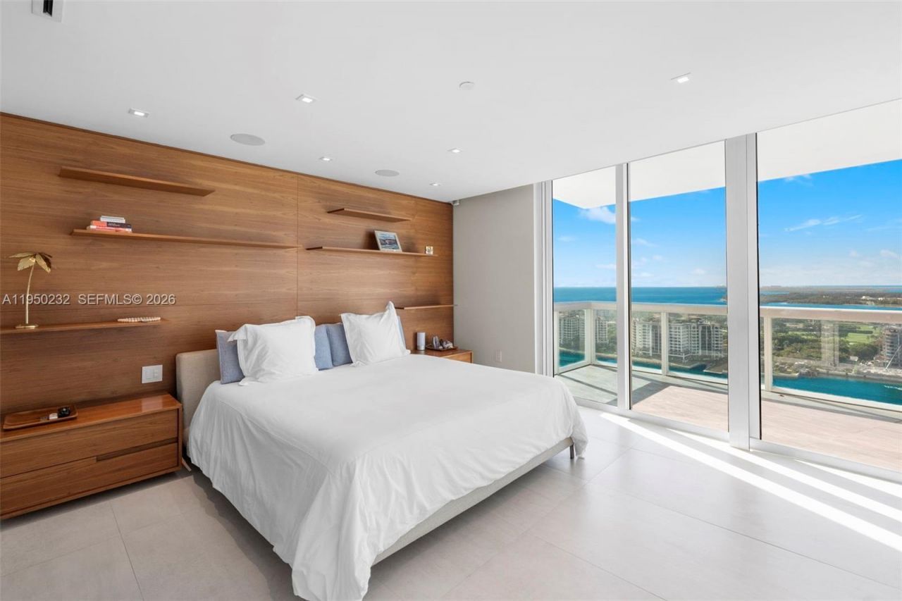 1000 S Pointe Dr, Unit 2802, Miami Beach, FL 33139 Photo