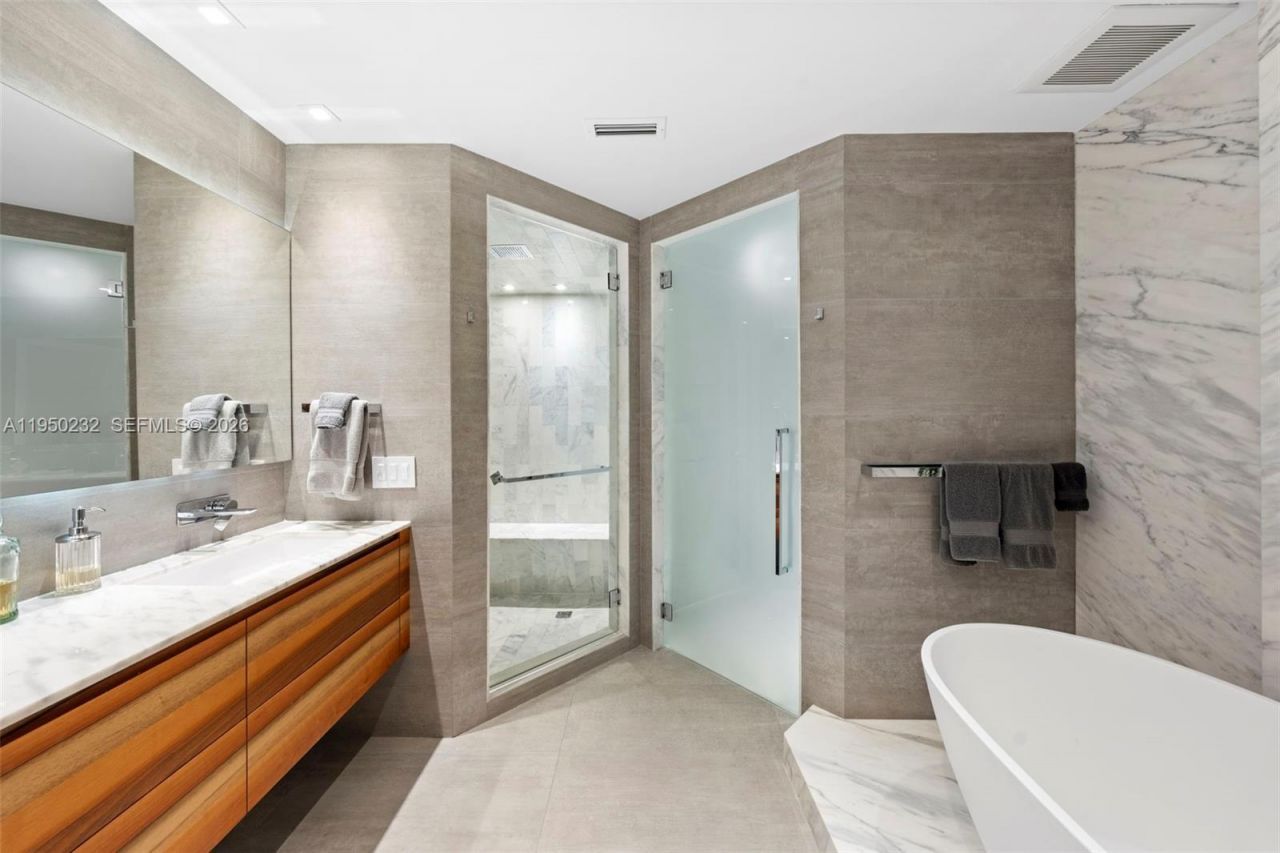 1000 S Pointe Dr, Unit 2802, Miami Beach, FL 33139 Photo