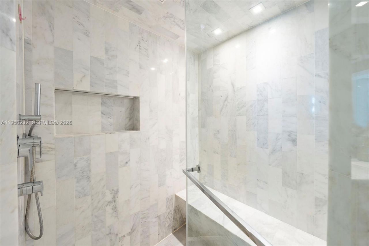 1000 S Pointe Dr, Unit 2802, Miami Beach, FL 33139 Photo