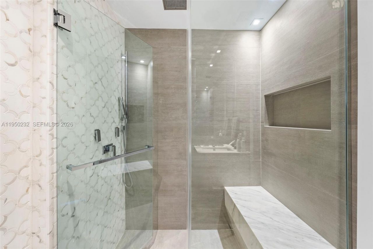 1000 S Pointe Dr, Unit 2802, Miami Beach, FL 33139 Photo