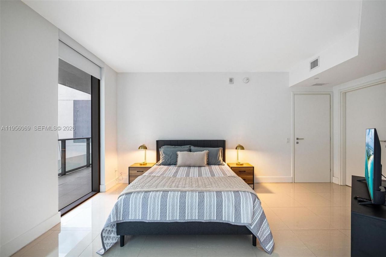 1300 Brickell Bay Dr , Unit 700, Miami, FL 33131 Photo