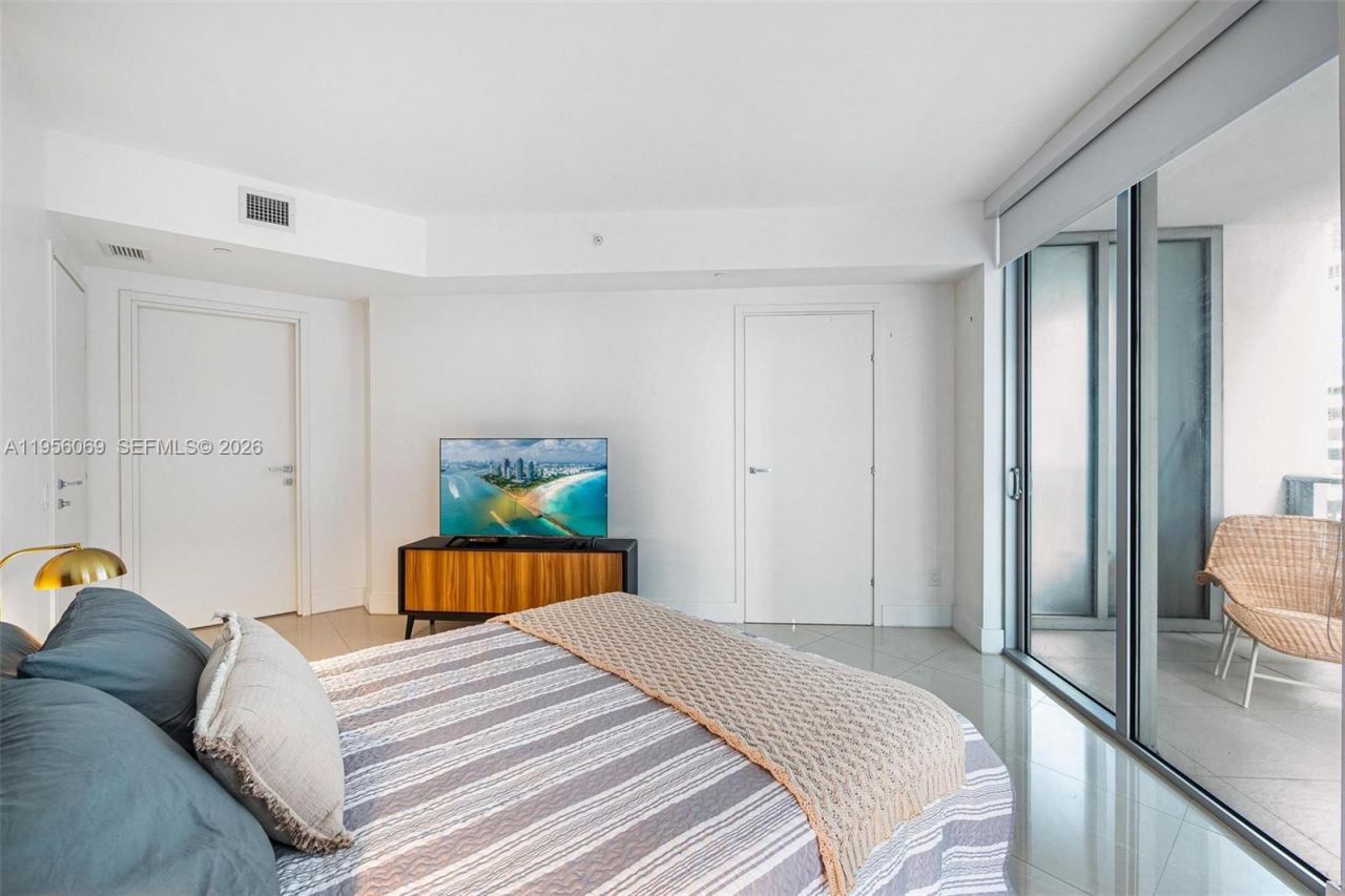 1300 Brickell Bay Dr , Unit 700, Miami, FL 33131 Photo