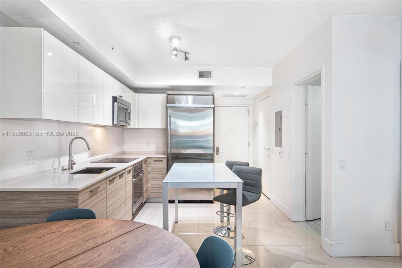 1300 Brickell Bay Dr , Unit 700, Miami, FL 33131 Photo