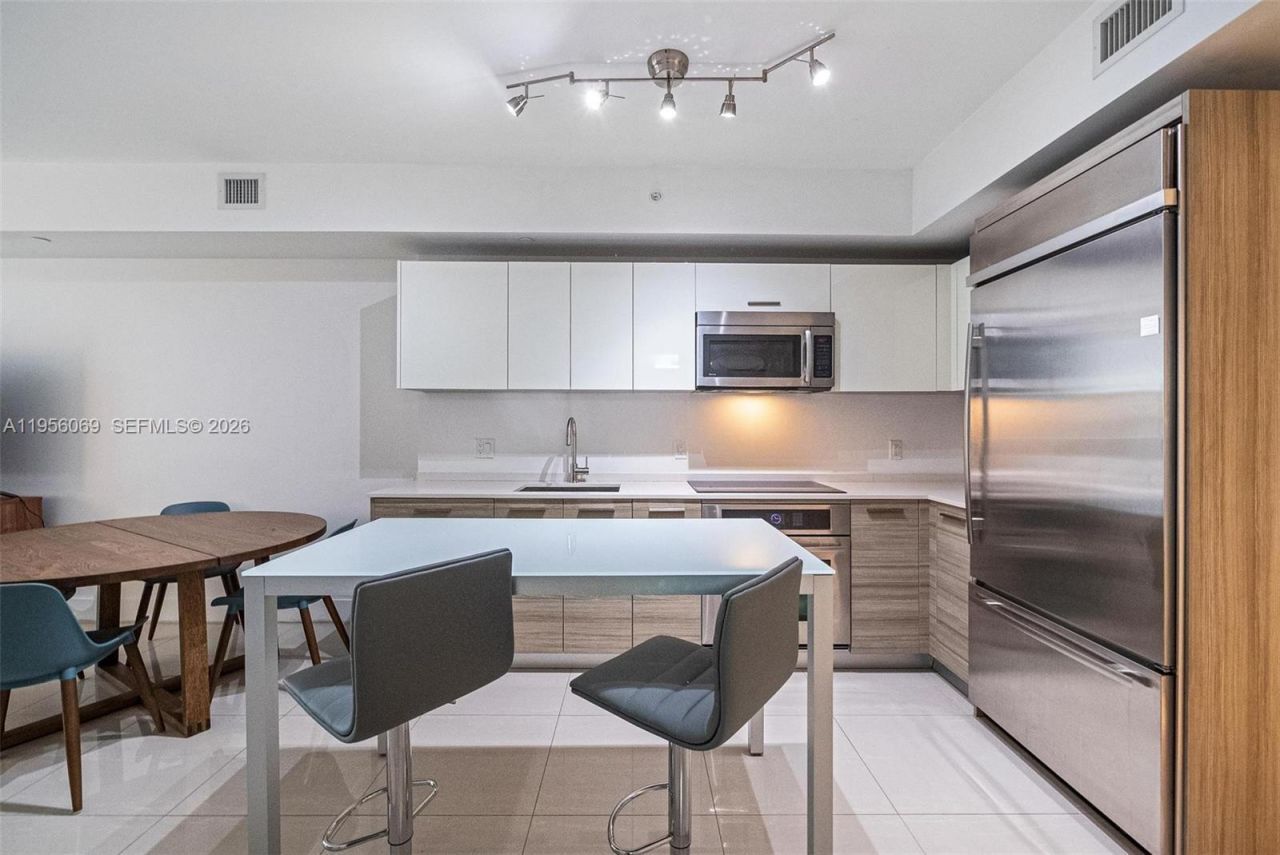 1300 Brickell Bay Dr , Unit 700, Miami, FL 33131 Photo