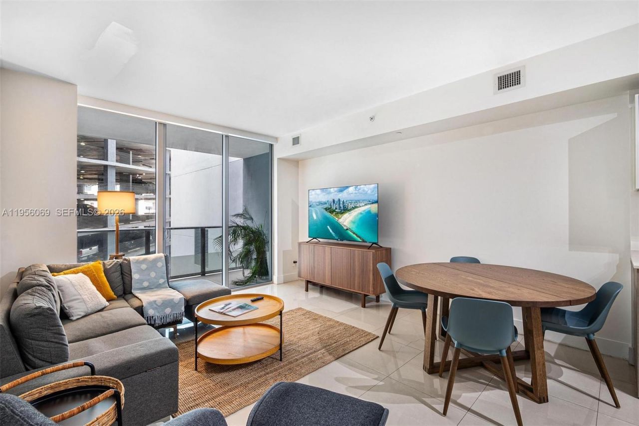 1300 Brickell Bay Dr , Unit 700, Miami, FL 33131 Photo