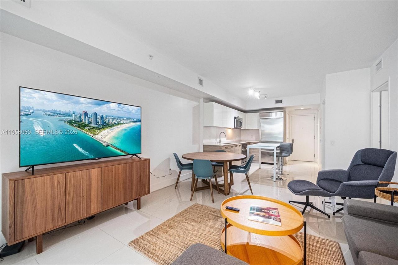 1300 Brickell Bay Dr , Unit 700, Miami, FL 33131 Photo