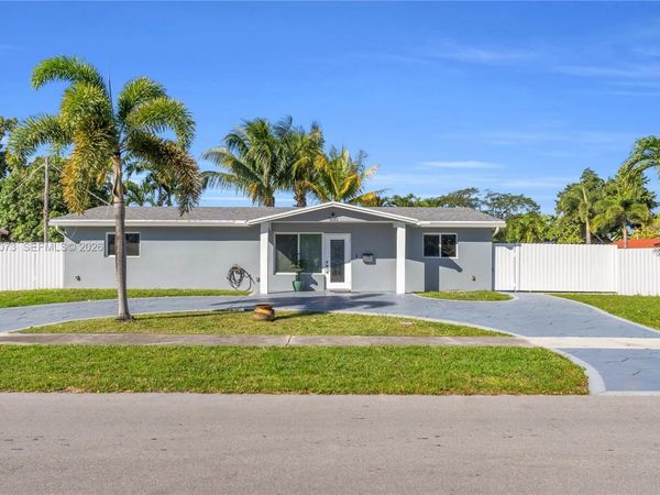 500 SW 64th Pkwy, Pembroke Pines, FL 33023