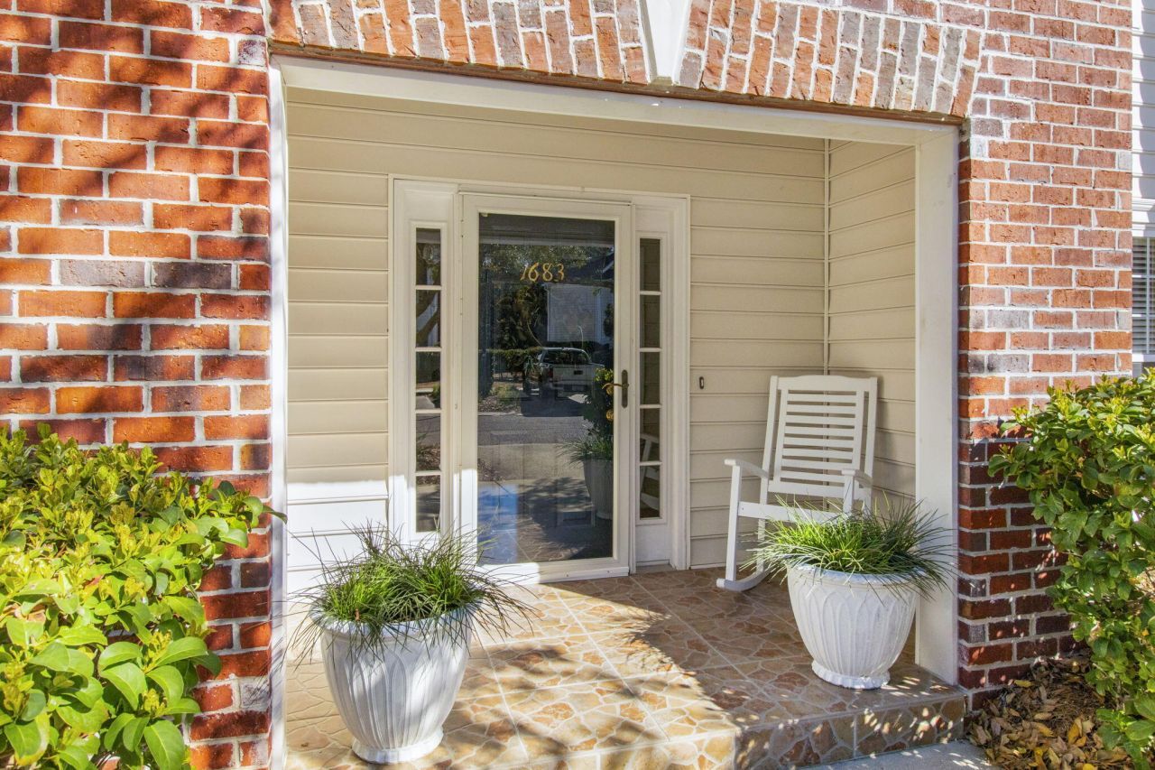 1683 Camfield Lane Photo 2