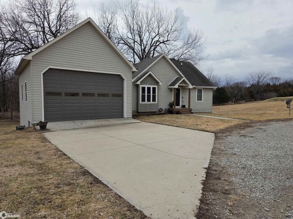 17587 Lakeshore Drive, Moravia, IA 52574