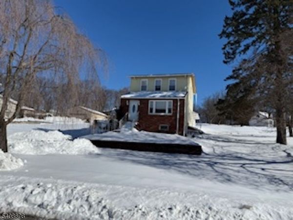 57 Dietrich Ln, North Haledon, NJ 07508