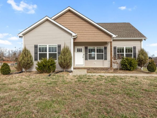 819 Hooper Rd, Charlotte, TN 37036