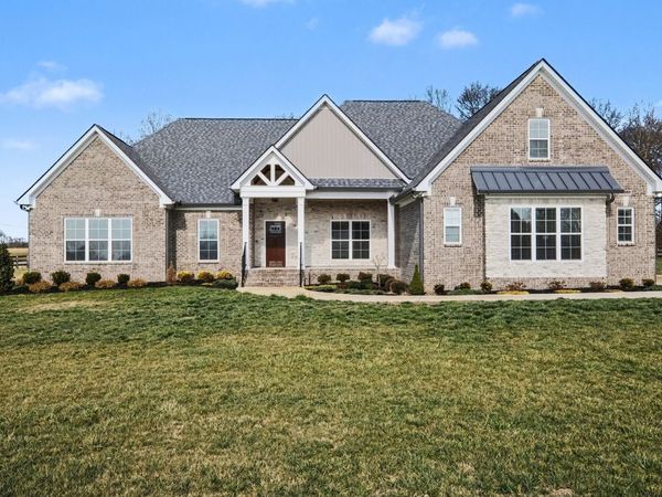 8001 Traditions Ln, Columbia, TN 38401