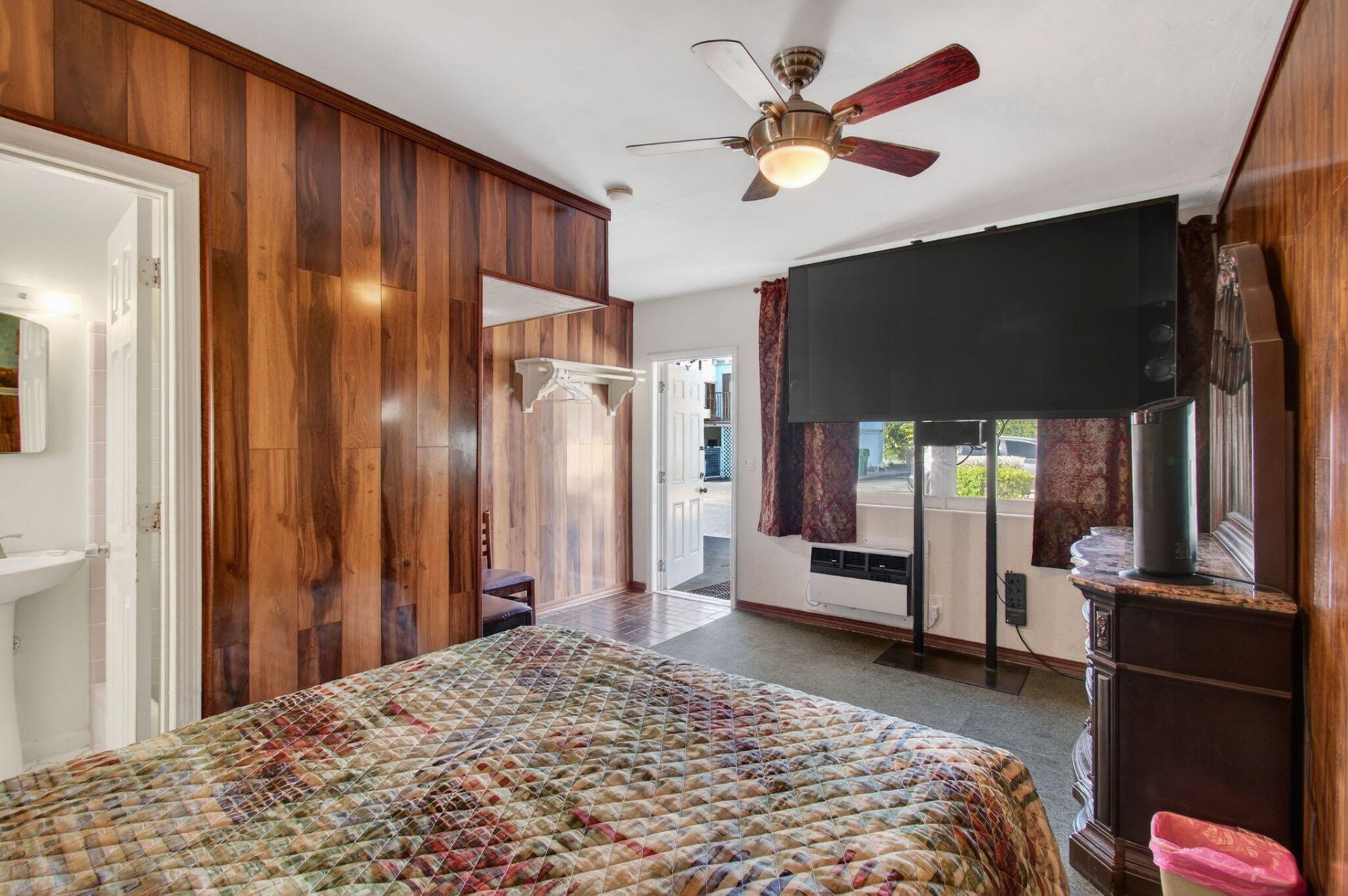 704 N Dixie Highway, Lantana, FL 33462 Photo