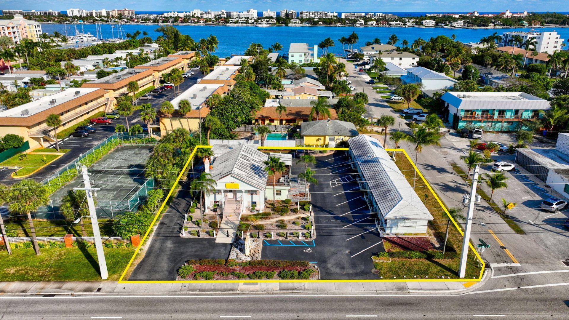 704 N Dixie Highway, Lantana, FL 33462 Photo