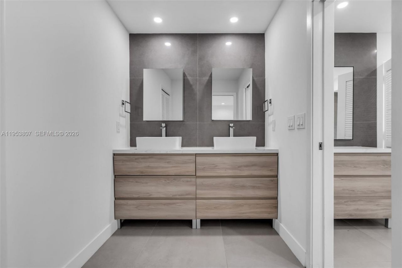 1769 Wa Kee Na Dr, Miami, FL 33133 Photo