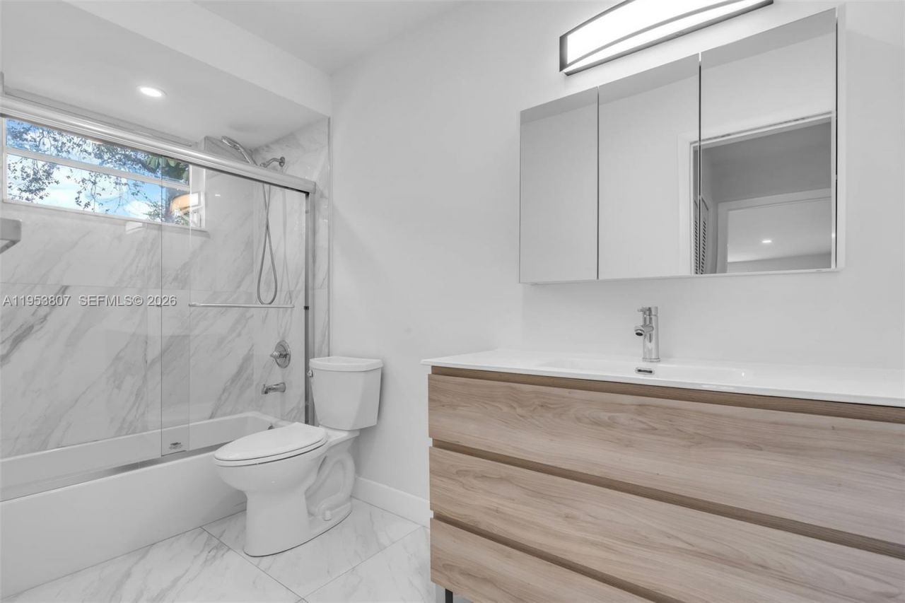 1769 Wa Kee Na Dr, Miami, FL 33133 Photo