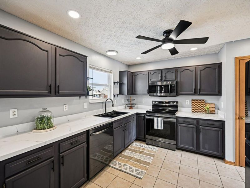 1088 Amherst Boulevard, London, OH 43140 Photo 3