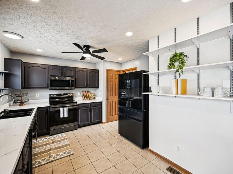 1088 Amherst Boulevard, London, OH 43140 Photo 4