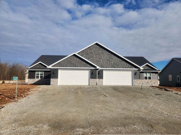 2690 PRINCETON DRIVE, Neenah, WI 54956
